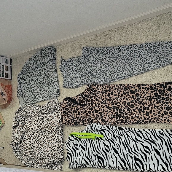 5 Piece Pajama Lot Size Medium - Picture 1 of 9